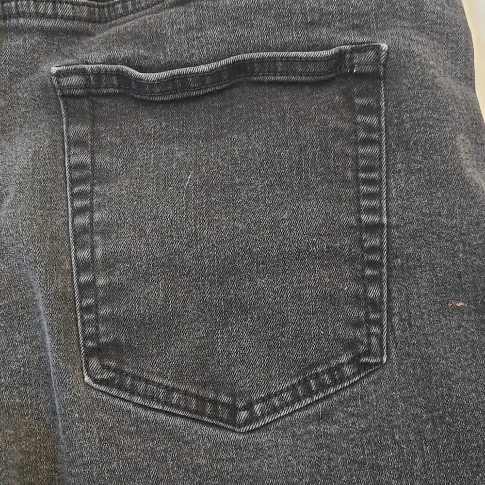 Men's DKNY Jeans - Picture 11 of 15